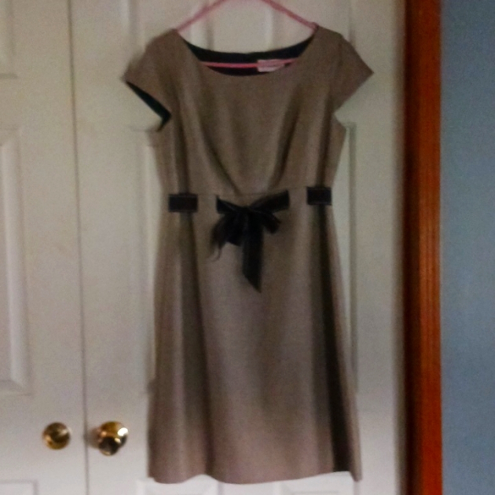 Studio 1. Green with stitched black woven belt and bow in the front
